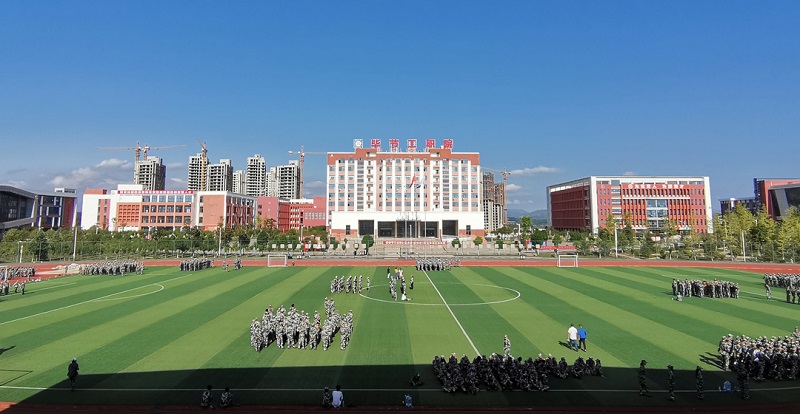 體驗軍旅生活 揚(yáng)我青春風(fēng)采