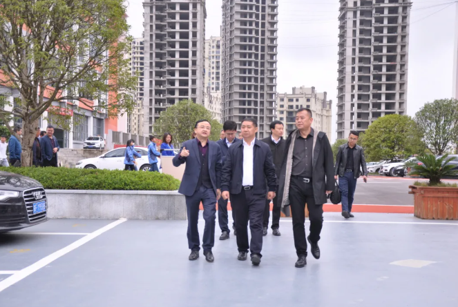 市委常委、市政府常務(wù)副市長周仕飛赴畢節(jié)工業(yè)職業(yè)技術(shù)學(xué)院調(diào)研