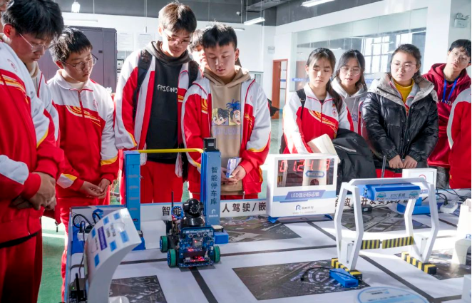 畢節(jié)市第一中學(xué)師生到我院參加職業(yè)教育體驗活動