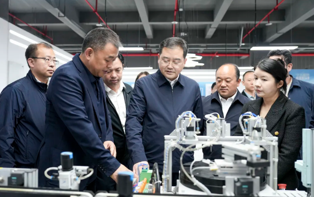 四川省人力資源和社會(huì)保障廳黨組成員、副廳長(zhǎng)劉曉博一行赴我院考察