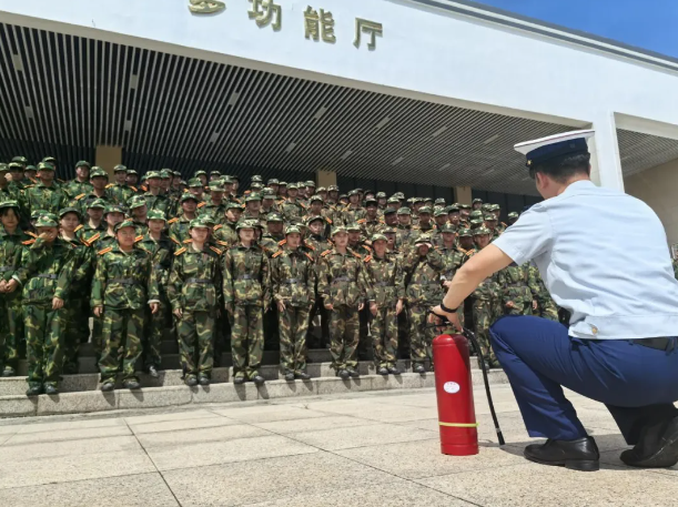 畢節(jié)工業(yè)職業(yè)技術(shù)學(xué)院開展安全知識(shí)培訓(xùn)暨滅火演練