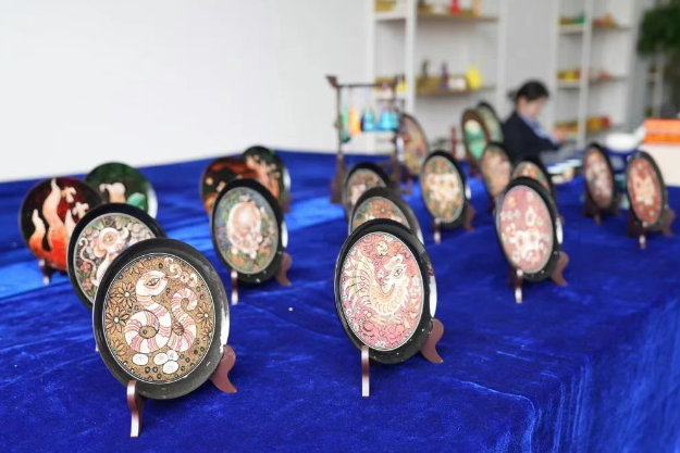 競賽進(jìn)行時｜我院開展黔西北民族民間工藝技藝體驗活動，技能大賽與文化傳承同行